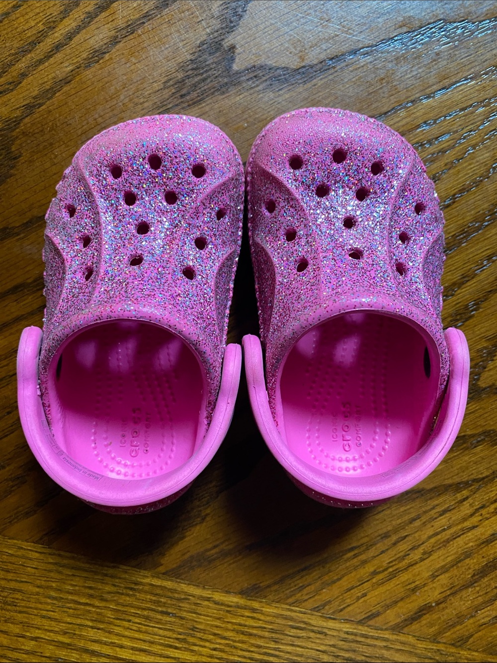 CROCS Kids Glitter Clogs in Bright Pink